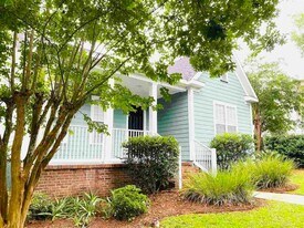 2111 Fernleigh Dr in Tallahassee, FL - Building Photo