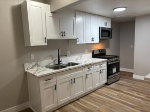 331 Wakefield in Anaheim, CA - Foto de edificio - Building Photo