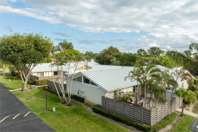 Oceanside Terrace in Jupiter, FL - Building Photo - Building Photo