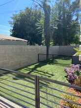 11514 Emelita St in North Hollywood, CA - Foto de edificio - Building Photo