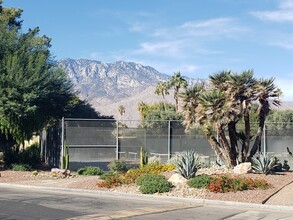 5843 Los Coyotes Dr in Palm Springs, CA - Building Photo - Building Photo