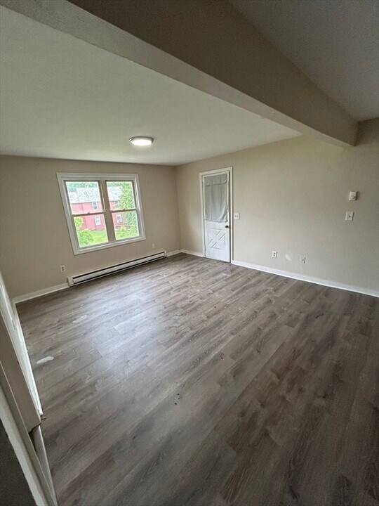109 Morris St in Southbridge, MA - Building Photo