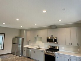 930 17th Ave SE in Minneapolis, MN - Building Photo