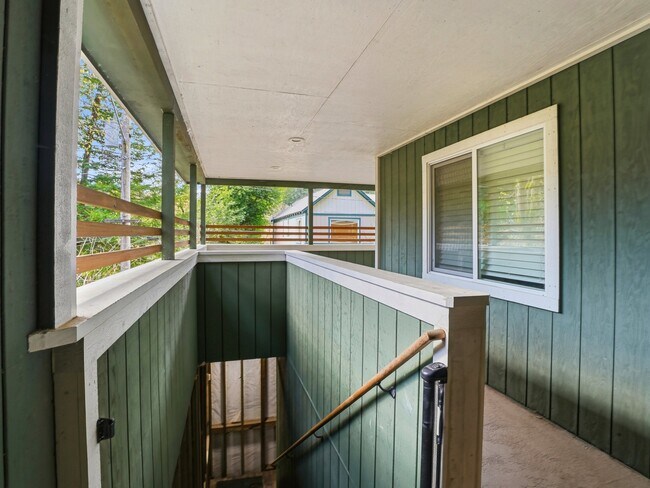 16799 Center Way in Guerneville, CA - Building Photo - Building Photo