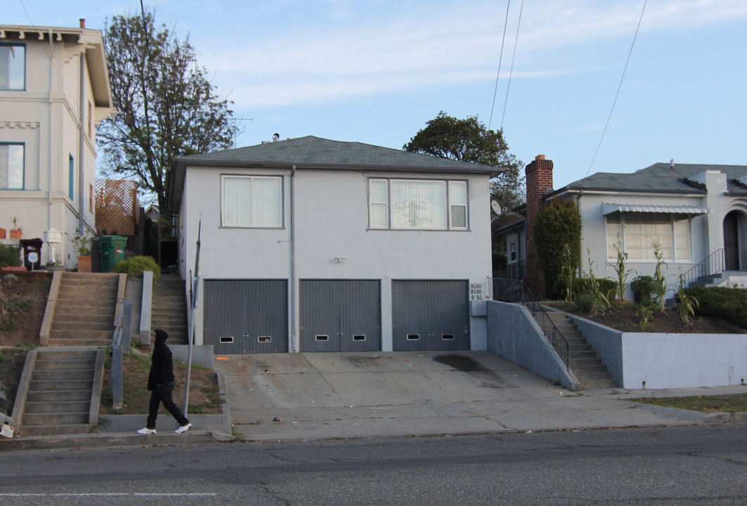 1975 Courtland Ave in Oakland, CA - Building Photo