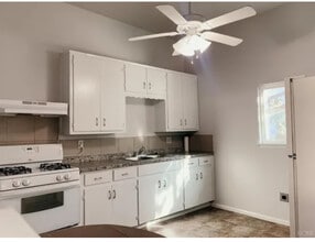 514 N Harris St, Unit 514 in Hanford, CA - Foto de edificio - Building Photo