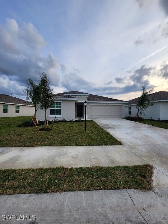 13944 Buckingham Oak Dr in Ft. Myers, FL - Building Photo