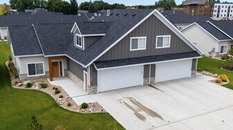 The Earl Twin Homes in Bismarck, ND - Building Photo