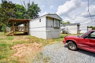 7112 Prospect Church Rd in Thomasville, NC - Foto de edificio - Building Photo