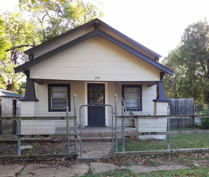 207 NW 4th St in Lawton, OK - Building Photo