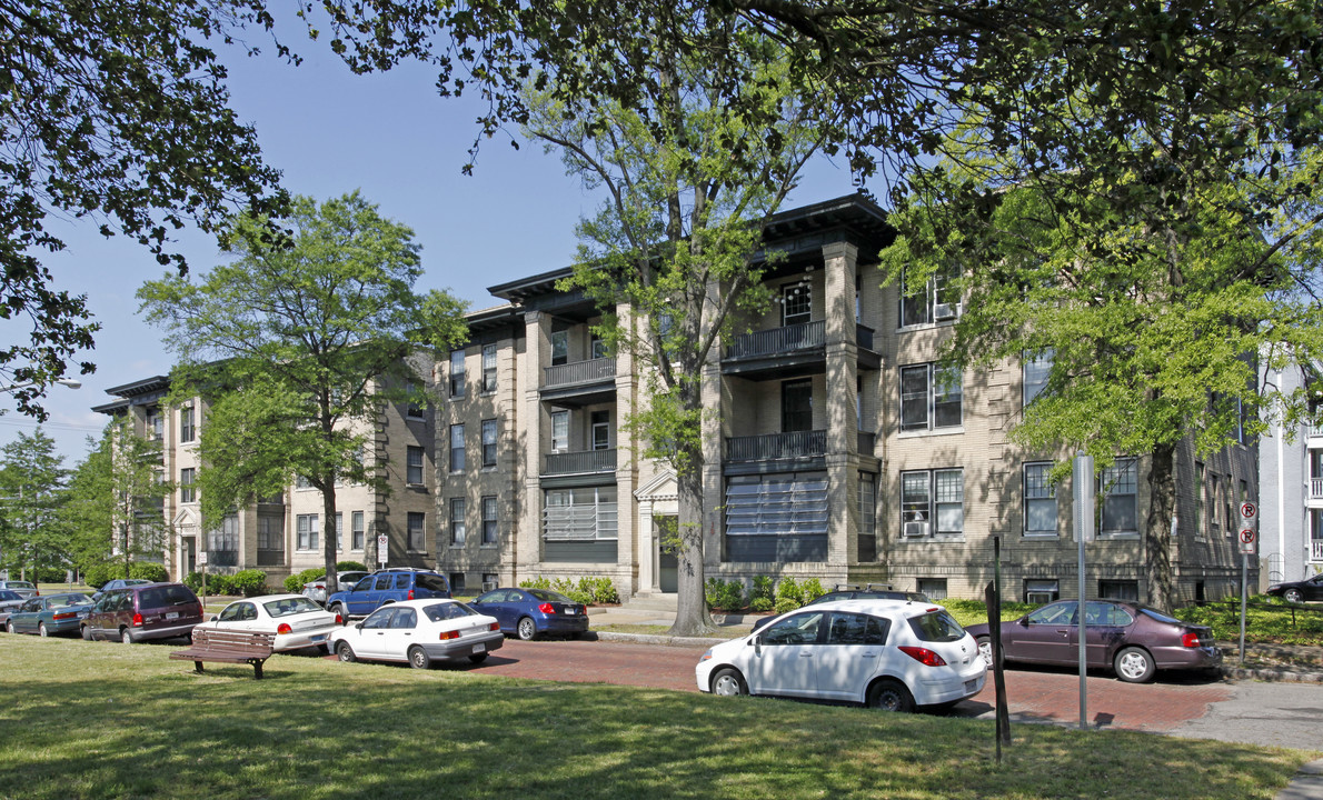 Wayne & Stanfield Apartments in Norfolk, VA - Foto de edificio