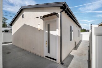 10327 Wish Ave in Granada Hills, CA - Building Photo - Building Photo