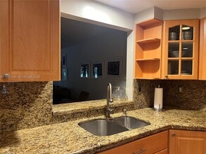 9702 Costa del Sol Blvd in Doral, FL - Foto de edificio - Building Photo