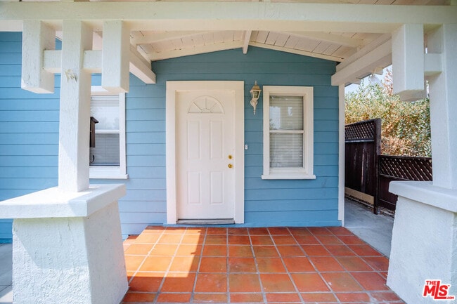 1131 N Sierra Bonita Ave in Pasadena, CA - Building Photo - Building Photo