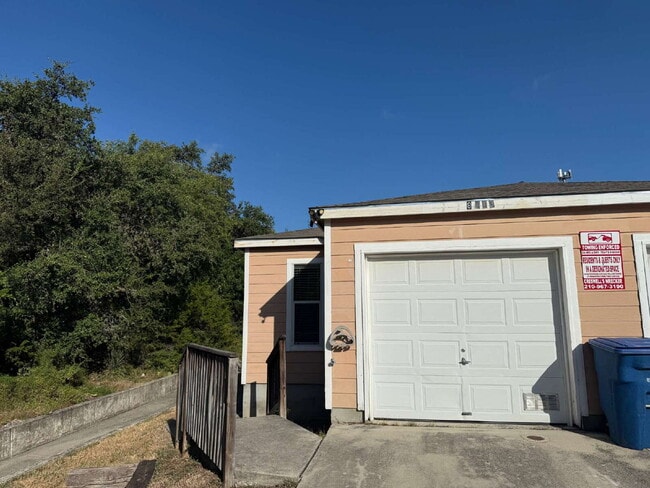 8003 Maverick Climb in San Antonio, TX - Building Photo - Building Photo