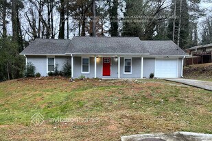 2982 Invermere Woods Ct in Stonecrest, GA - Building Photo