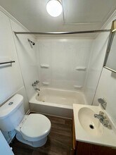 615 W Davidson Ave in Gastonia, NC - Foto de edificio - Building Photo