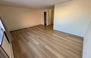 43 Riverside St, Unit #2 in Watertown, MA - Foto de edificio - Building Photo