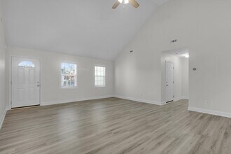 204 Two Oaks Ct in Newport, NC - Building Photo - Building Photo