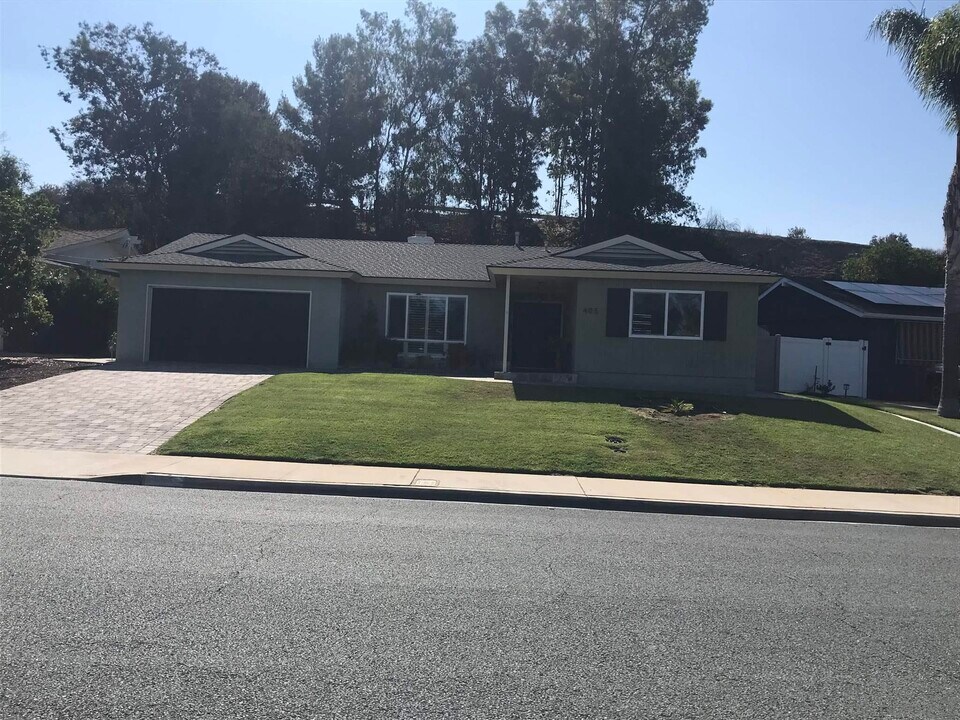 405 Witherspoon Way in El Cajon, CA - Building Photo