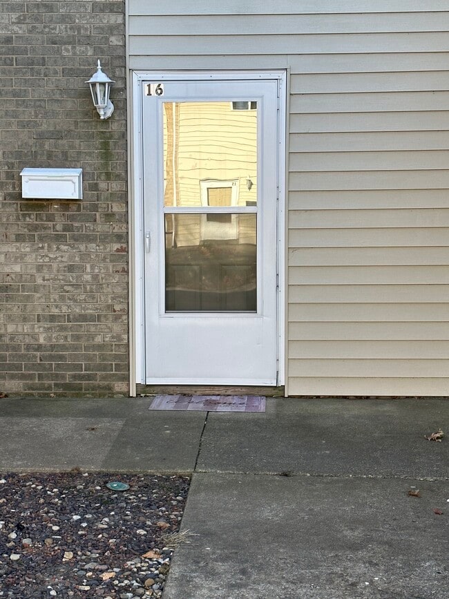 property at 16 Florentine Ct