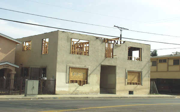 3710 S Normandie Ave in Los Angeles, CA - Building Photo