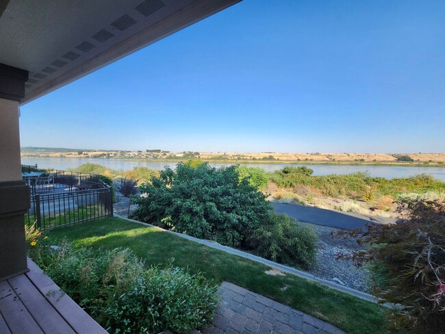 property at 3104 Willow Pointe Dr