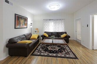 2213 S Braeswood Blvd in Houston, TX - Building Photo - Building Photo