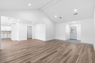 18049 Martin Dr in Conroe, TX - Building Photo - Building Photo
