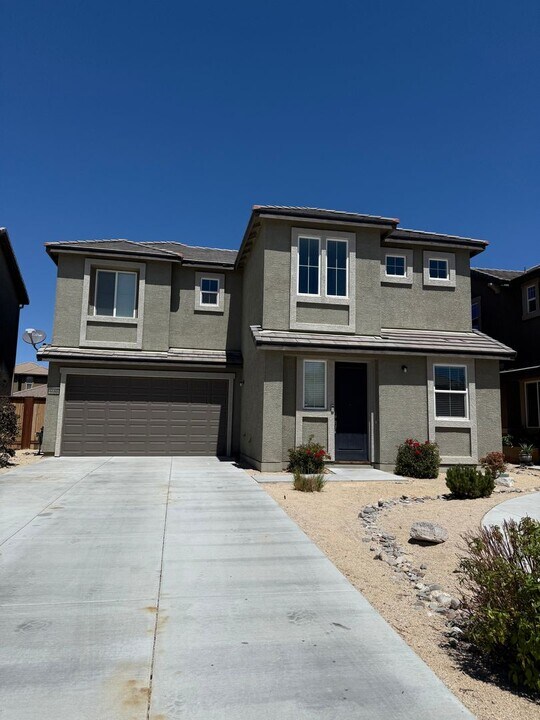 6680 Russian Thistle Drive in Sparks, NV - Building Photo