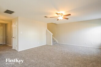 1811 Buescher Path in San Antonio, TX - Foto de edificio - Building Photo