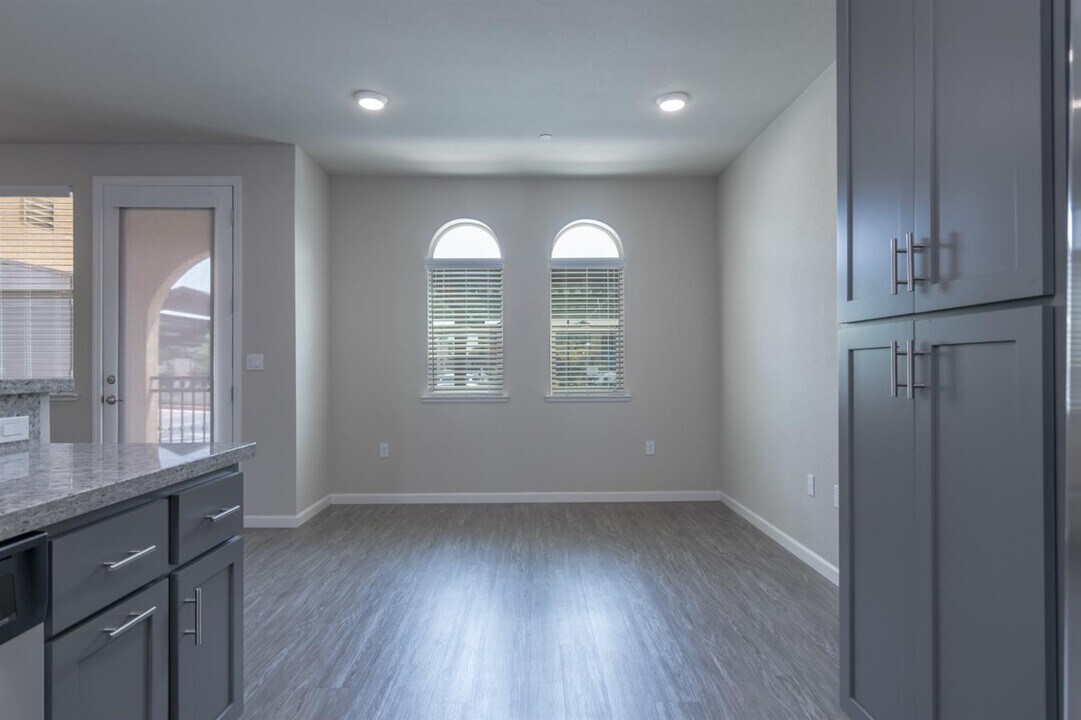 140 Ivy Ave in Patterson, CA - Building Photo