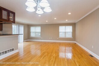 34 Chimney Ct in Old Bridge, NJ - Building Photo - Building Photo