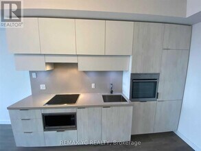 8 Eglinton Ave E in Toronto, ON - Building Photo - Building Photo