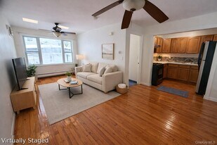 153-17 110th Rd in Queens, NY - Building Photo