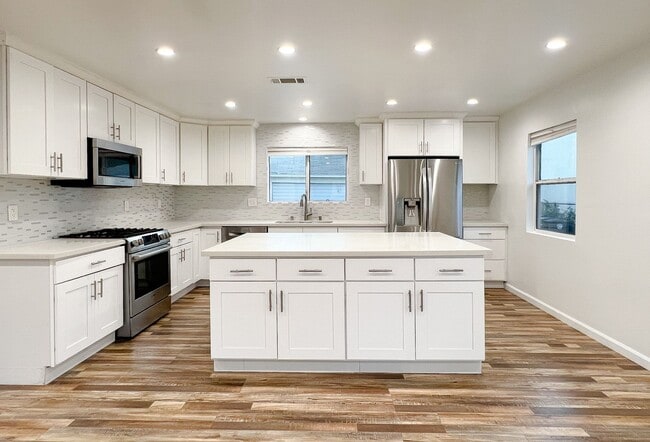 343 N Florence St in Burbank, CA - Building Photo - Building Photo