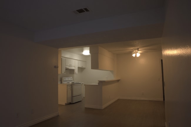13950 Foothill Blvd in Los Angeles, CA - Building Photo - Building Photo