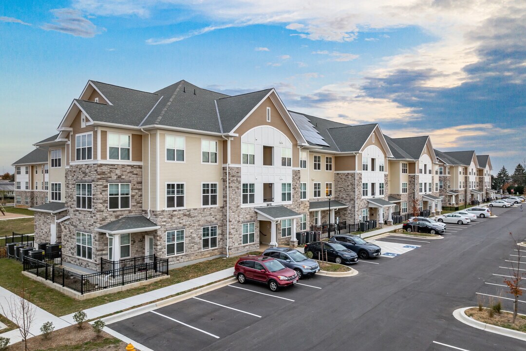 Crestwood Manor in Frederick, MD - Building Photo