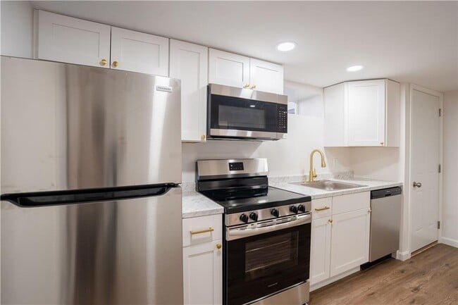 10 S Locust Ave in North Providence, RI - Building Photo - Building Photo