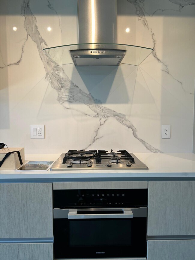 5168 Cambie St in Vancouver, BC - Building Photo - Building Photo