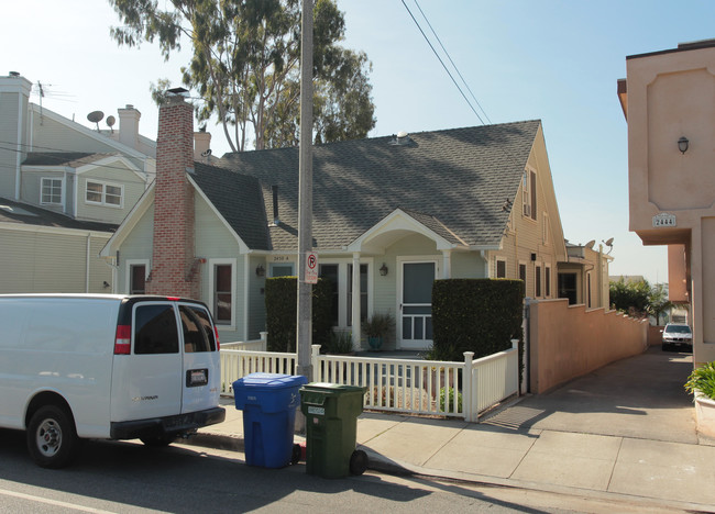 Beautiful Santa Monica Property in Santa Monica, CA - Building Photo - Building Photo