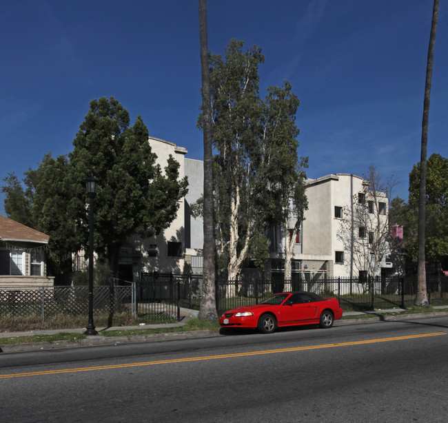 5015 Monte Vista St in Los Angeles, CA - Building Photo - Building Photo