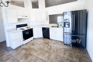 8150 Oakhurst Blvd in Lakeland, FL - Building Photo - Building Photo