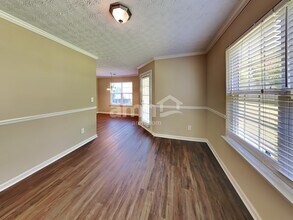 305 Kings Way in Loganville, GA - Building Photo - Building Photo