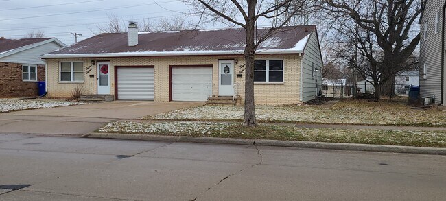 1218 E Sylvan Ave in Appleton, WI - Building Photo - Building Photo