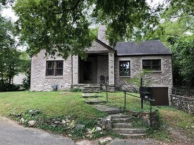 419 Haynes St in Lewisburg, TN - Building Photo