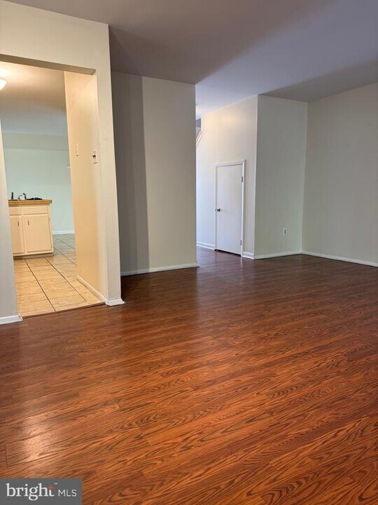 4 Laurel Ct in Deptford, NJ - Building Photo