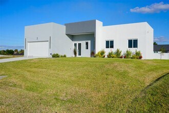 5 SW 26th Pl in Cape Coral, FL - Building Photo - Building Photo