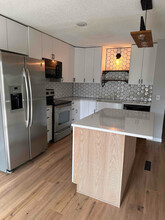 428 Arion St E in West St. Paul, MN - Foto de edificio - Building Photo