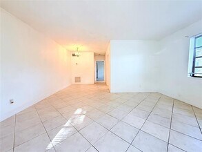 141 NW 27th Terrace in Fort Lauderdale, FL - Building Photo - Building Photo